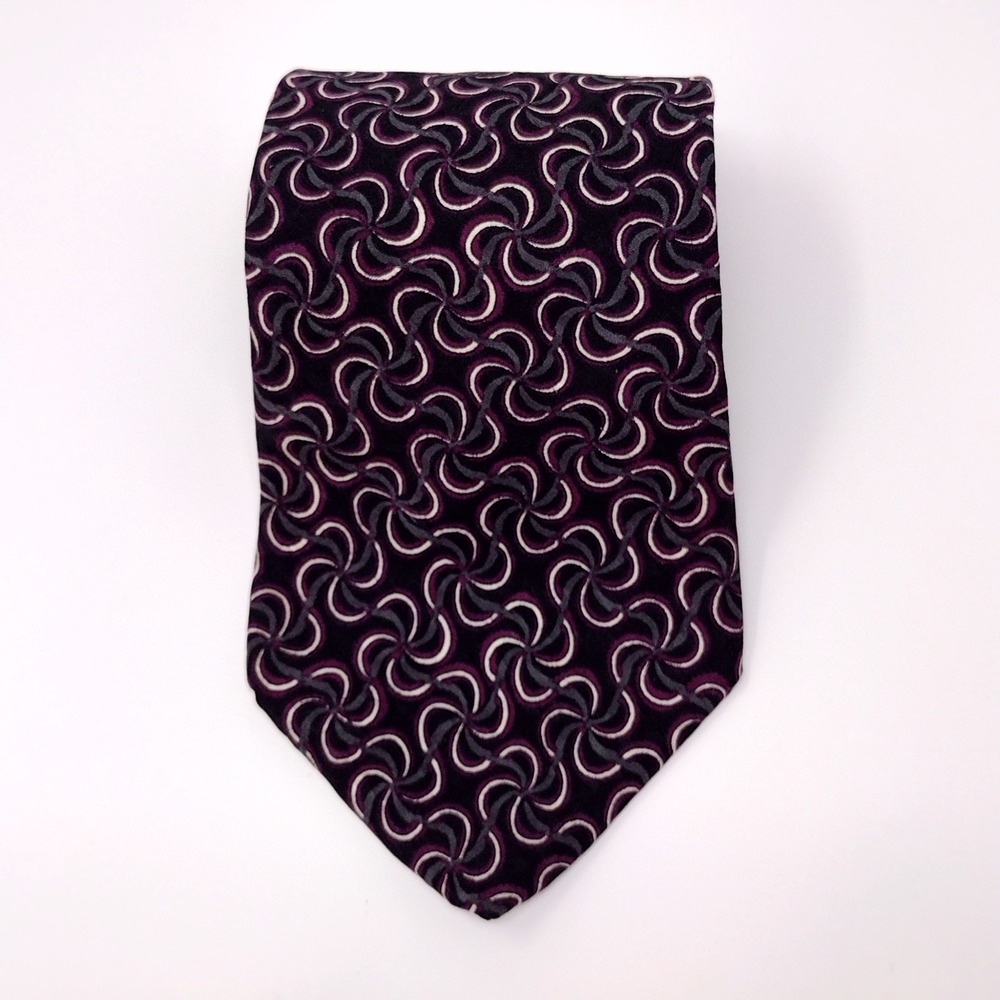 Essentia‎ Mens Silk Tie Purple Grey Geometric Pinwheel Swirl Pattern 56x3.75